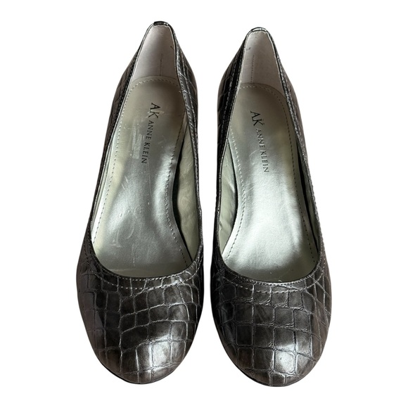 Anne Klein size 7.5 Croc-Embossed Women's Pumps Gray - Picture 4 of 8